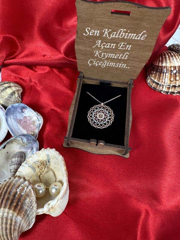 Çiçek Tasarımlı 925 Ayar Gümüş Kolye