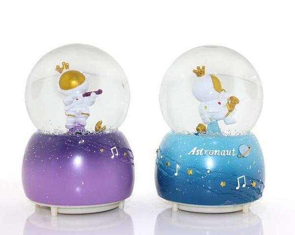 Kar Küresi Püskürtmeli Işıklı Müzikli Küre 16 Cm