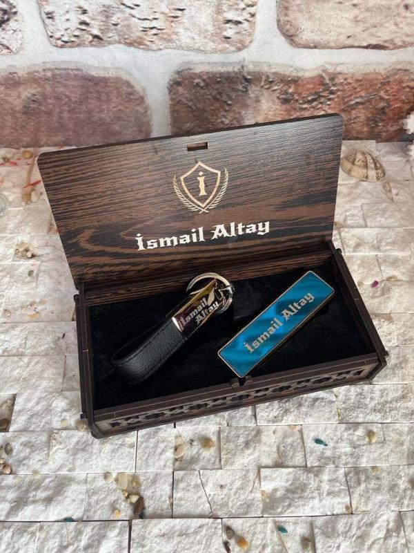 Mavi Çakmaklı Anahtarlıklı Erkek Set
