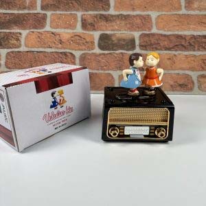 Nostaljik Radyo Tasarımlı Melodili Öpüşen Biblo Set