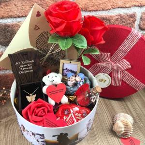Kişiye Özel Fotoğraflı Love Kutu Kelebek Kolye Set