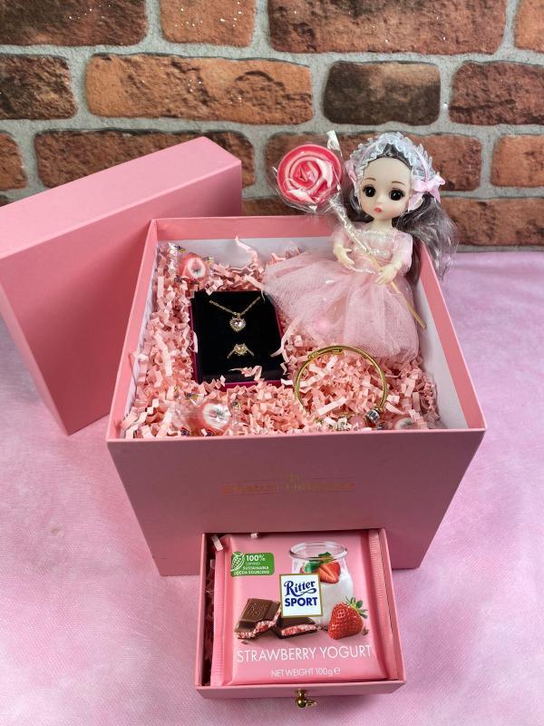 Pembe Konsept Hediye Kutusu