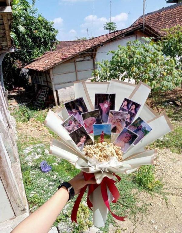 Resimli Çiçek Buketi