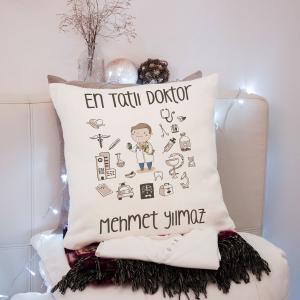 Doktor Tasarımlı Yastık