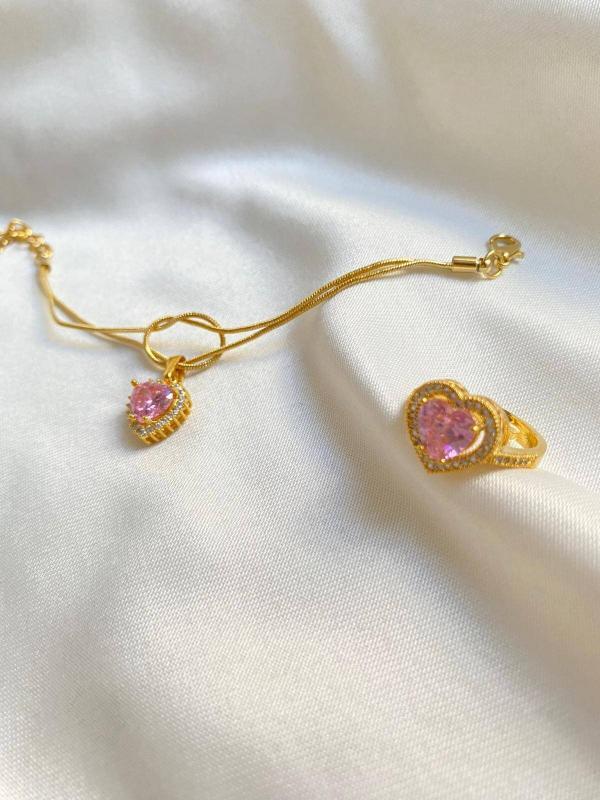pembe kalp taşlı kolye